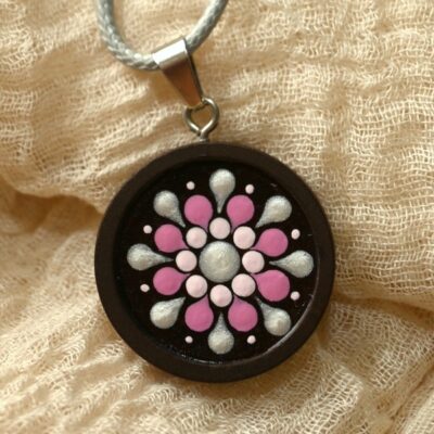 Mandala-Kettenanhänger, Rosa auf Schwarz, Ø 3cm, Holz
