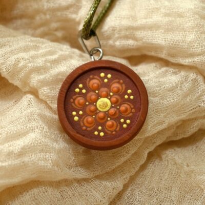 Mandala-Kettenanhänger, Orange auf Rotbraun, Ø 3cm, Holz