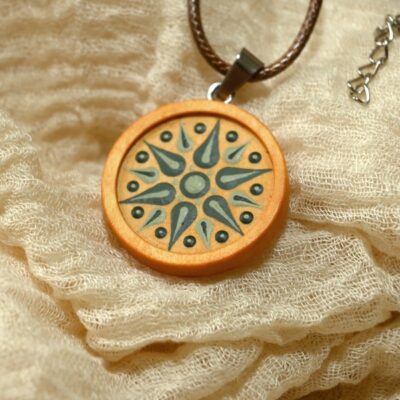 Mandala-Kettenanhänger, Petrol auf Ocker, Ø 3cm, Holz