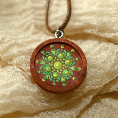 Mandala-Kettenanhänger, Grün auf Rotbraun, Ø 3cm, Holz