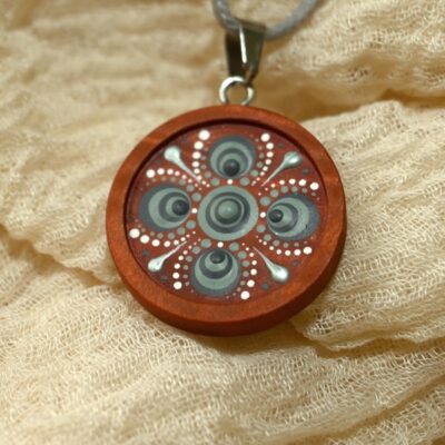 Mandala-Kettenanhänger, Graublau auf Rotbraun, Ø 3cm, Holz