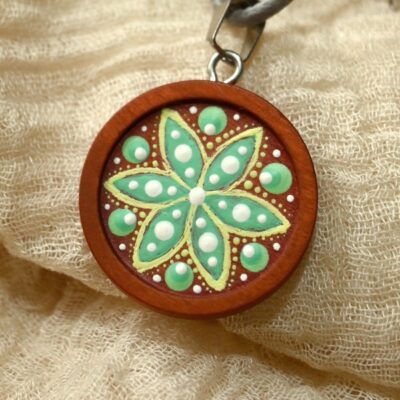 Mandala-Kettenanhänger, Grün auf Rotbraun, Ø 3cm, Holz