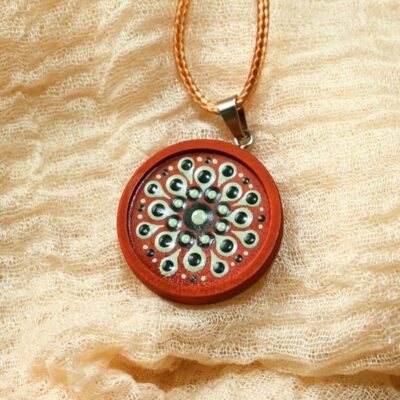 Mandala-Kettenanhänger, Creme auf Rotbraun, Ø 3cm, Holz